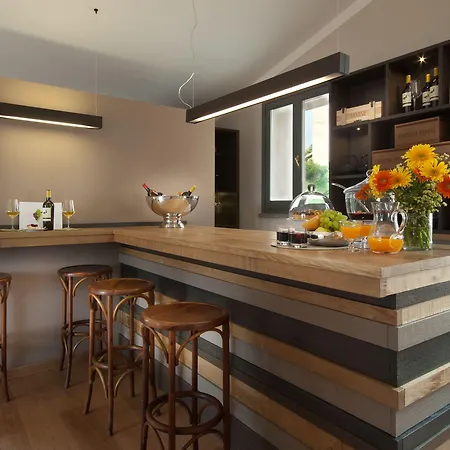 波斯特戴尔丘尔吉酒店 Petrignano Del Lago