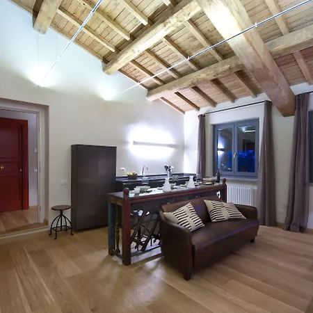 农家乐 波斯特戴尔丘尔吉酒店 *