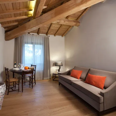 波斯特戴尔丘尔吉酒店 Petrignano Del Lago